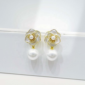 Pendientes de plata de ley 925 personalizados, estilo coreano, delicados, hechos a mano, vintage, nupciales, con baño de oro de 14k y perlas, para mujer, de verano. - Product Image 5