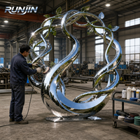 Grande sculpture circulaire en acier inoxydable poli miroir, art métallique moderne en boucles concentriques, pour cour de villa, fabrication sur mesure