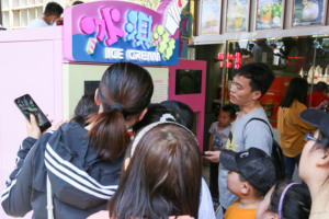 <span class=keywords><strong>Ice</strong></span> Cream Máy bán hàng tự động Robot tự động mềm máy thương mại Icecream Maker phục vụ tự động cho <span class=keywords><strong>Ice</strong></span> Cream bán hàng tự động - Product Image 5
