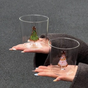 Tasse à <span class=keywords><strong>eau</strong></span> et à lait <span class=keywords><strong>3D</strong></span> en forme de sapin de Noël, mignonne et créative, en verre borosilicate transparent résistant à la chaleur avec poignée, design moderne - Product Image 3