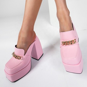 Chaussures de travail à talons épais pour femmes, escarpins à plateforme, bout carré, sandales à enfiler avec chaîne dorée, taille 43 - Product Image 2