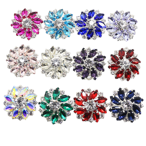 Nhà sản xuất bán buôn khuy áo hình hoa chữ nhật 28mm bằng thủy tinh thân thiện với môi trường, đính đá giả kim loại, giá rẻ - Product Image 1