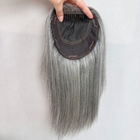 Prothèse capillaire européenne à clipser avec dessus en soie, couleur gris clair poivre et sel, base en soie avec trame arrière pour femmes âgées