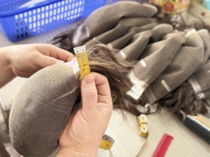 ทูเป้ผมแท้แบบฝรั่งเศสเต็มศีรษะสำหรับผู้ชาย ความหนาแน่นต่ำ 80%  ไรผมฟอกสี คุณภาพสูง - Product Image 6