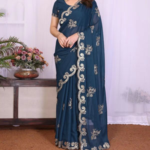 Tissus de sari traditionnels bleu foncé en coton lourd à motif floral organique - Broderie de sequins sur la blouse - Product Image 1