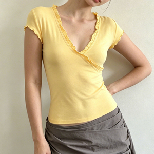 เสื้อยืดแขนสั้นคอวีสีเหลืองหวาน รุ่นเบสิค สำหรับฤดูร้อน ใส่ได้ทุกวัน - Product Image 1