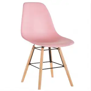 Offre spéciale Vente en gros d'usine de meubles de cuisine contemporaine chaise rose chaises de salle à manger en plastique pp avec pieds en bois de hêtre