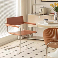 Fauteuils en acier inoxydable de conception nouvelle Rikkasi, fabriqués en usine au Guangdong, style moderne Wabi-Sabi, avec accents en cuir de selle, pour salon et chambre à coucher