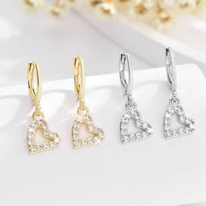 2025 colgante de alta calidad corazón hueco 14K cobre chapado en oro con incrustaciones de circón uso diario pendientes de latón joyería de mujer - Product Image 3