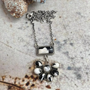 สร้อยคอเงินแท้ชุบทองประดับหินบัฟฟาโลสีขาวแบบฝังขอบ - Product Image 1