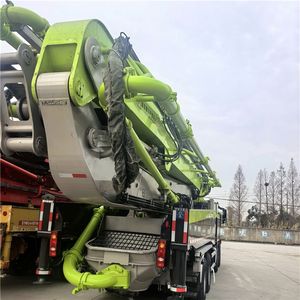 Pompe à béton Zoomlion d'occasion montée sur camion 38m 62m, alimentation diesel avec moteur, engrenages et composants essentiels, engin de chantier - Product Image 6