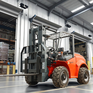 Forklift Diesel 3.5 Ton yang Tangguh, 4WD Offroad dengan Ban Solid, Alat Efisien untuk Pemuatan & Pembongkaran yang Tahan Lama - Product Image 2