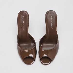 Mules en cuir verni pour femme avec logo personnalisé, talons aiguilles sexy à bout ouvert, sandales de luxe ODM marron pour soirée - Product Image 2