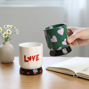 Mug à café occidental classique, design Ins, à pied haut, motif cœur et texte d'amour personnalisable, compatible lave-vaisselle, pour petit-déjeuner, lait, eau, latte - Product Image 1