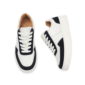 เทรนด์แฟชั่นลายทางขาวดำใหม่ รองเท้าหนังแท้ระบายอากาศดี สวมใส่สบาย แบบผูกเชือกและแบบสวม - Product Image 2