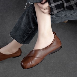 รองเท้าผู้หญิงแบบสวม สไตล์เรโทร สีสันสดใส ดีไซน์ไขว้  ทรงเตี้ย  รุ่นใหม่รับฤดูใบไม้ผลิ  ดีไซน์เรียบหรู - Product Image 3