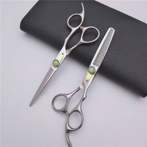 กรรไกรตัดผมมืออาชีพแบบปรับแต่งได้ ผลิตจากเหล็กกล้าไร้สนิม 6CR13 สำหรับคนถนัดขวา เหมาะสำหรับใช้ในร้านเสริมสวย - Product Image 3