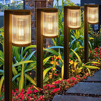 Nouvelles lampes solaires LED de jardinage IP65 2024 avec capteur de lumière, contrôle de la luminosité, angle de faisceau de 360° et IRC 90 pour la cour