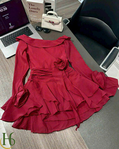 Minivestido rojo de un solo hombro con volantes en la cintura, hecho en Vietnam, de manga larga con puño con volantes. - Product Image 3