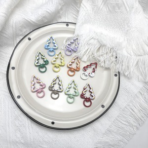 Anneau porte-clés coloré en forme de sapin de Noël avec fermoir à ressort, en alliage de zinc, anneau ouvert pour la fabrication de bracelets, formes variées, sac 2025 - Product Image 3