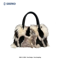 Sac fourre-tout en peluche avec logo personnalisé, faible MOQ (50 pièces), sac à main chaud en fausse fourrure pour l'hiver, sac à bandoulière noir et blanc duveteux pour marques en ligne