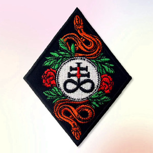 Nouvel arrivage <span class=keywords><strong>de</strong></span> patchs <span class=keywords><strong>de</strong></span> <span class=keywords><strong>croix</strong></span> <span class=keywords><strong>de</strong></span> Léviathan <span class=keywords><strong>Croix</strong></span> <span class=keywords><strong>de</strong></span> <span class=keywords><strong>Satan</strong></span> Applique fer à coudre sur des patchs brodés complets Patch <span class=keywords><strong>de</strong></span> broderie <span class=keywords><strong>Croix</strong></span> - Product Image 1