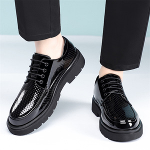 Zapatos Oxford de charol para hombre, con punta redonda, transpirables, con cordones, para oficina, para todas las estaciones, suela de goma, color negro sólido - Product Image 3