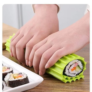 Pequeña cocina casera Herramienta para hacer <span class=keywords><strong>sushi</strong></span> Máquina de rollo de verduras de arroz de algas marinas para fiestas y restaurantes - Product Image 2