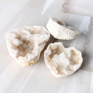 بيع بالجملة: كريستال طبيعي للشفاء على شكل قلب أبيض من العقيق المغربي لتزيين المنزل - Product Image 6