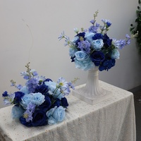 Centres de table artisanaux pour mariage, banquet et fête, avec roses, hortensias et delphiniums bleus artificiels