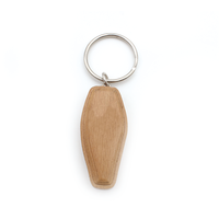 Llavero de madera con forma de ataúd funerario de recuerdo