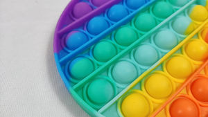 도매 새로운 창조적 인 아이 거품 터지는 피젯 장난감 다채로운 불안 스트레스 해소 감각 피젯 장난감 - Product Image 2