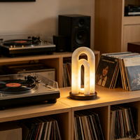 Lampe de table en albâtre Arch, base en métal foncé, vente en gros directe d'usine, hauteur personnalisable, lampe décorative pour chambre à coucher