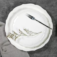 Assiette de présentation minimaliste Vaisselle en porcelaine Plats de campagne Ensemble de tasses à thé japonaises Assiettes à dîner pour buffet Assiettes de luxe modernes