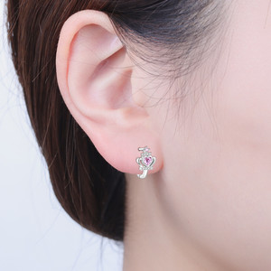 En stock: Pendientes de aro con corona de latón rosa y blanco, originales, exclusivos y de alta gama para mujer. - Product Image 5