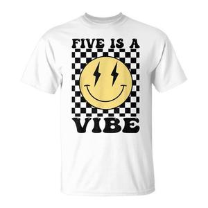 Five Is A Vibe T-shirt rétro avec visage souriant, cadeau de 5e anniversaire pour enfants - Product Image 1