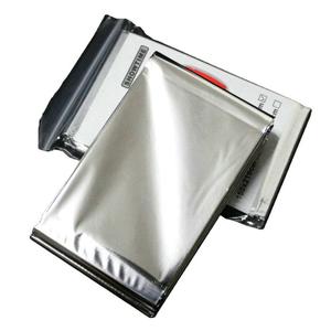 Couverture Thermique d'Urgence Showtime 150x210cm Réfléchissante Premiers Secours Survie Extérieur Film Aluminium EVA Gris - Product Image 1