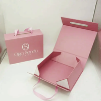 Boîte cadeau de luxe pour vêtements en matériaux recyclés avec logo imprimé personnalisé, couvercle magnétique et poignées pour chaussettes