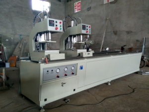 Máquina de Soldadura de Aluminio de Dos Cabezas 380V, Equipo de Alta Rigidez para Fabricación de Puertas y Ventanas de PVC - Product Image 2