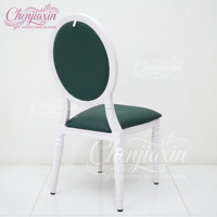 Chaise de salle à manger de style français moderne, cadre blanc, dossier capitonné en cuir vert foncé, chaise d'appoint pour événement de mariage