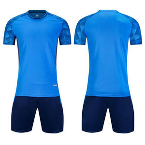 Ensemble de vêtements de sport pour hommes avec logo personnalisé, taille plus - T-shirt à manches courtes respirant et confortable, short ample, logo pour le football - Product Image 6
