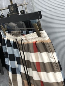 2026 wholesale fashionable casual waterproof beach <b>shorts</b> sporty vacation-ready Bur berry <b>checkered</b> <b>shorts</b> for <b>men</b> - Product Image 2