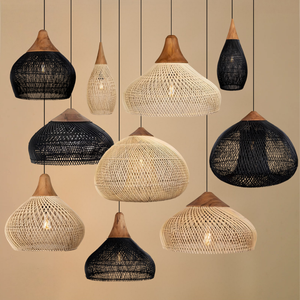 Lampadario Artigianale in Bambù e Vimini Intrecciato, Stile Retrò, Rotondo, in Legno e Rattan, per Interni - Product Image 1