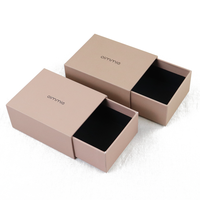 Boîte d'emballage en carton noir carré fait à la main avec Logo personnalisé, tiroir coulissant pour cadeaux, ornement en papier