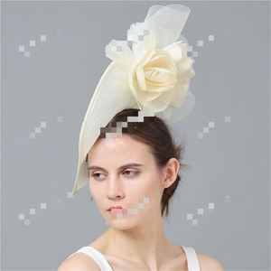 Nouveau chapeau fascinateur en sinamay exagéré avec plumes, accessoires de cheveux de mariée, chapeau haut en maille et gaze - Product Image 6