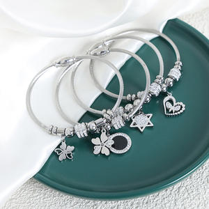 <span class=keywords><strong>Pulsera</strong></span> de Moda con Cuentas, Colgante de Flor, <span class=keywords><strong>Estrella</strong></span> y Corazón, Brazalete Abierto de Acero Inoxidable con Baño de Oro de 18k, Joyería Impermeable para Mujer - Product Image 2