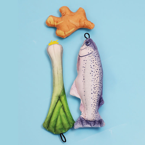 Set di Giocattoli per Gatti in Peluche Certificati CE a Forma di Pesce, Cipolla e Zenzero, Giocattoli da Masticare in Peluche con Erba Gatta, Gadget in Velluto per Gatti - Product Image 3