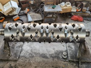 Mini Metal <strong>Shredding</strong> Single Shaft Shredder Machine Twin Shaft Whole Waste <strong>Rubber</strong> Plastic Paper Shredder - Product Image 6