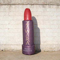 Modèle de rouge à lèvres gonflable personnalisé KeepFuns, cosmétique gonflable en PVC pour événements beauté, promotion et décoration publicitaire extérieure