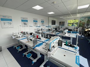 จักรเย็บผ้าอุตสาหกรรมความเร็วสูง A7 A6F A5E A2แจ็คแบบล๊อคสติทซ์ด้วยคอมพิวเตอร์มีอัตราส่วนซ้อนทับกันสูง - Product Image 4